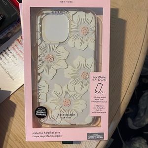 BNWT KATE SPADE ♠️ IPHONE CASE- mag safe capability